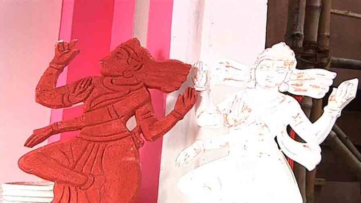 সদস্যদের নিজেদের হাতেই গড়ে উঠছে এই মন্ডপ।