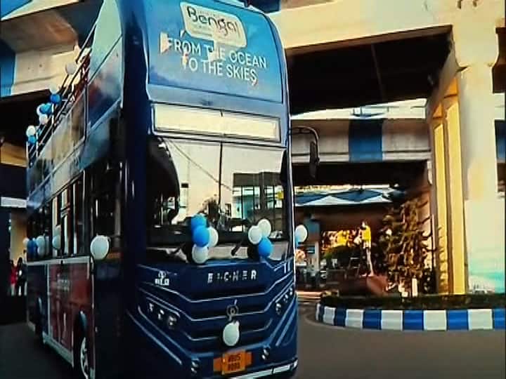 ১৯২৬ সালে কলকাতায় প্রথম দোতলা বাস চালু হয়েছিল। নয়ের দশক থেকে ধীরে ধীরে কমতে থাকে বাসের সংখ্যা। ২০০৫-এ বাম জমানায় সরকারিভাবে কলকাতার রাস্তা থেকে তুলে নেওয়া হয়েছিল দোতলা বাস। 