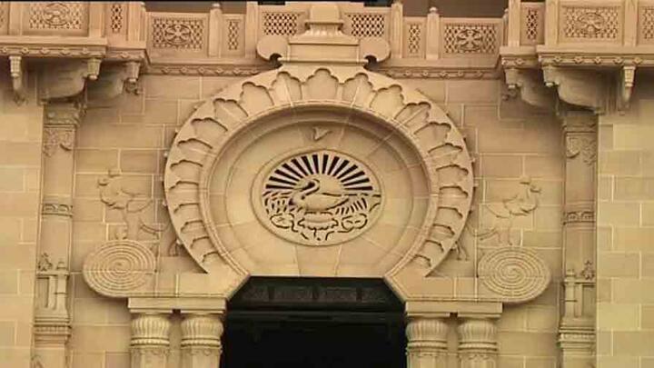 মূল মন্দিরে হবে দুর্গাপুজো। পুজোর সময় মঠে সাধারণ মানুষের প্রবেশাধিকার থাকবে না। প্রসাদ বিতরণও করা হবে না।