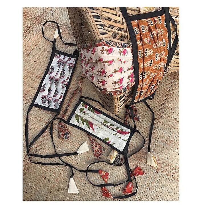 এবারের পুজোর সাজে অপরিহার্য মাস্ক। তাই ডিজাইনার অনুপম চট্টোপাধ্যায়ের কালেকশনে আছে নানারকমের মাস্ক।