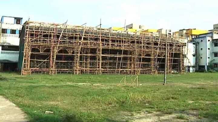 পুজোর আর মাত্র কয়েকটা দিন। অতিমারী পরিস্থিতিতেই সেজে উঠছে মণ্ডপ। সুরক্ষাবিধি মেনেই এবার পুজোর আনন্দ।