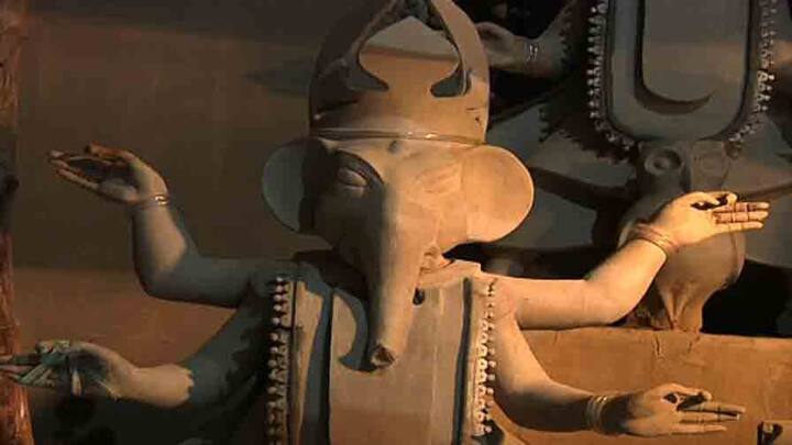 বন্ধ বসিয়ে খাওয়ানো। অঞ্জলিতে ব্যবহার করা হবে না ফুলষ বাজেট কমিয়ে সাহায্য পাঠানো হবে আমপান ক্ষতিগ্রস্থ ৭৫টি পরিবারের।