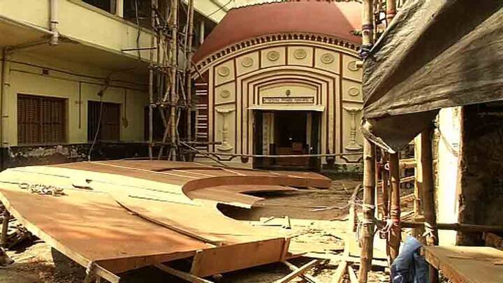 মন্ডপ বানানো হয়েছে মন্দিরের আদলে। 