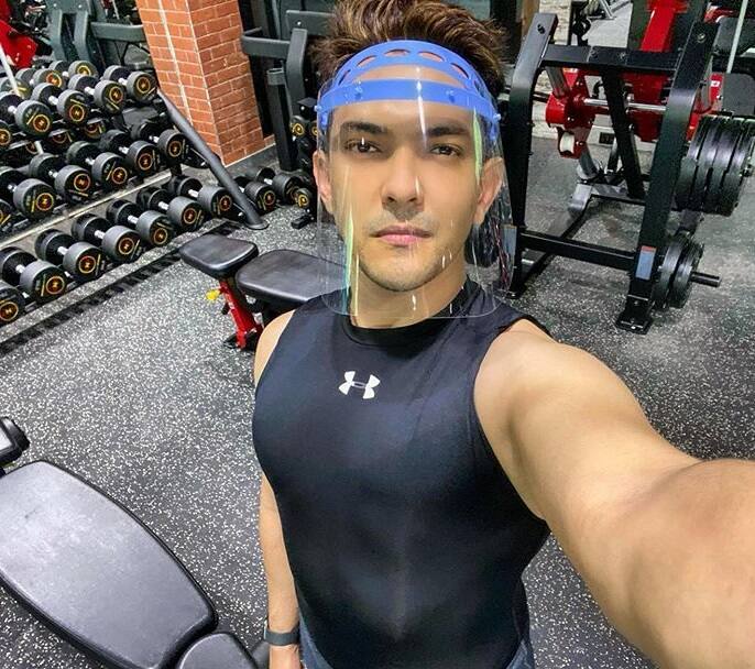 সম্প্রতি লকডাউনের জেরে বন্ধ ছিল সিনেমা, টেলিভিশন ইন্ডাস্ট্রি ও পাবলিক পারফর্ম্যান্স। তার জেরে বেশ সমস্যার সম্মুখীন হয়েছে বিনোদন দুনিয়া। ব্যতিক্রম নন আদিত্যও। 