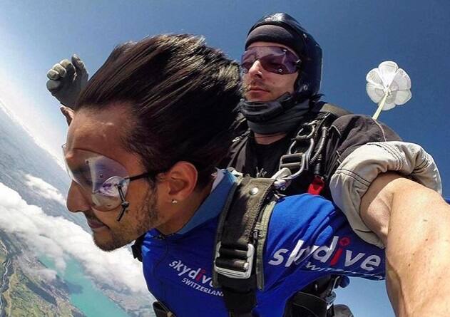 বাকি সব টাকাই নাকি খরচ হয়ে গেছে! এরই মধ্যে বিয়ের ঘোষণা করে ফেলেছেন আদিত্য। এর আগে গায়িকা নেহা কক্করের সঙ্গে সম্পর্ক নিয়ে গুঞ্জন ছড়ায় বলিউডে।