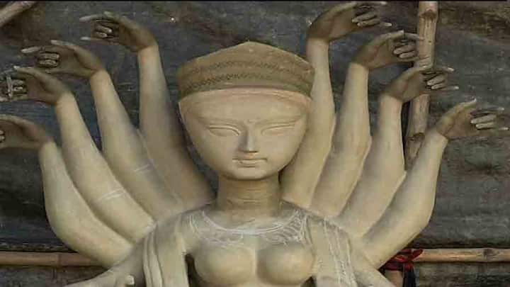 ৬টি জেলার হস্তশিল্পীদের হাতের কাজে সেজে উঠছে মণ্ডপ।