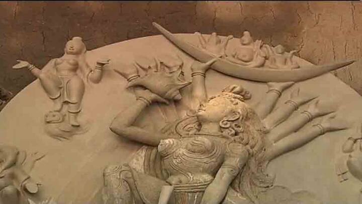 প্রতিমার রূপেও রয়েছে নতুনত্ব।