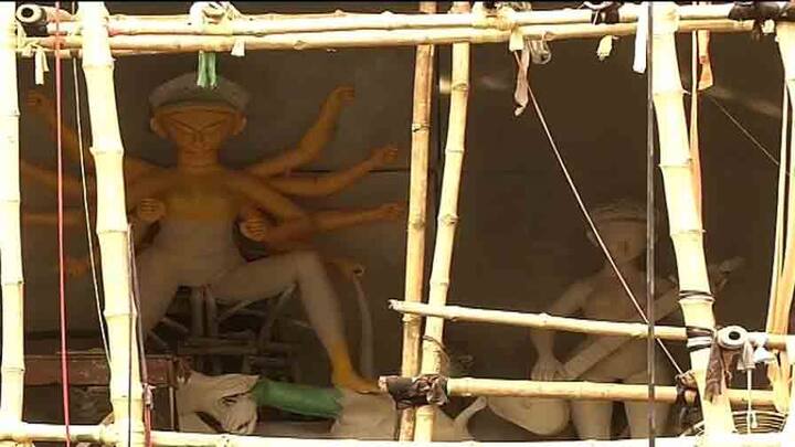 মেনে চলা হচ্ছে কোভিড বিধি। হচ্ছে খোলামেলা মণ্ডপ