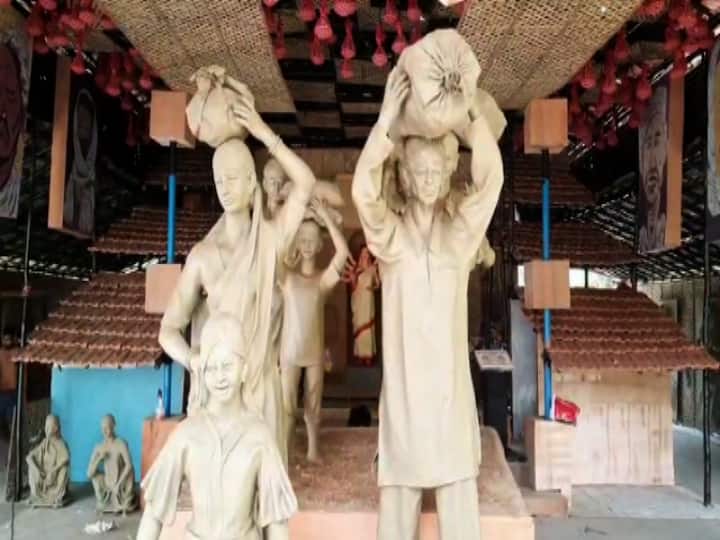 মণ্ডপের ইতিউতি ছড়িয়ে রয়েছে পরিযায়ী শ্রমিকদের মুর্তি। তুলে ধরা হয়েছে তাদের জীবন সংগ্রামের কথা।