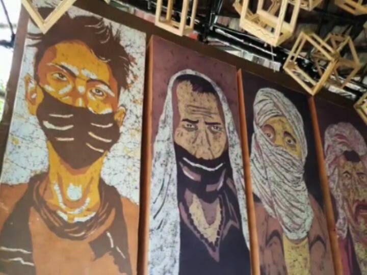 করোনা পরিস্থিতির কথা মাথায় রেখে খোলামেলা মণ্ডপের ব্যবস্থা করা হয়েছে।