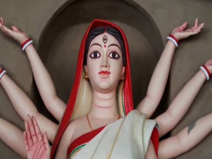 একসঙ্গে ২০ জনের বেশি মানুষ মণ্ডপে প্রবেশ করতে পারবেন না।