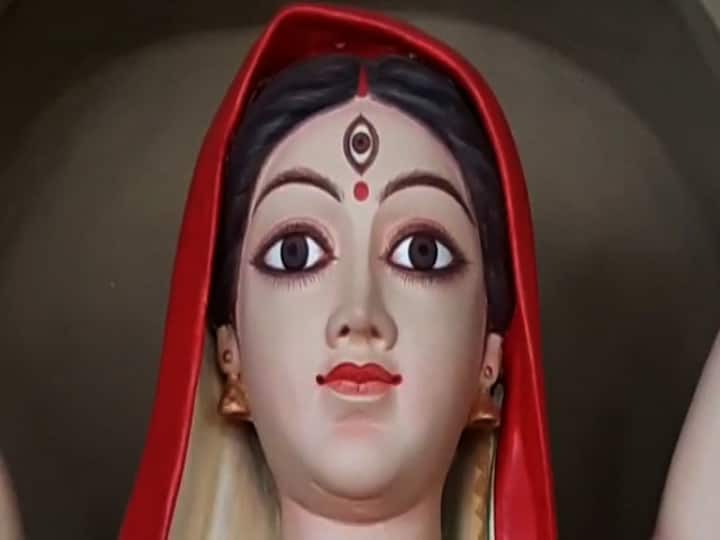 মা দুর্গার রূপ এখানে নয়নাভিরাম।