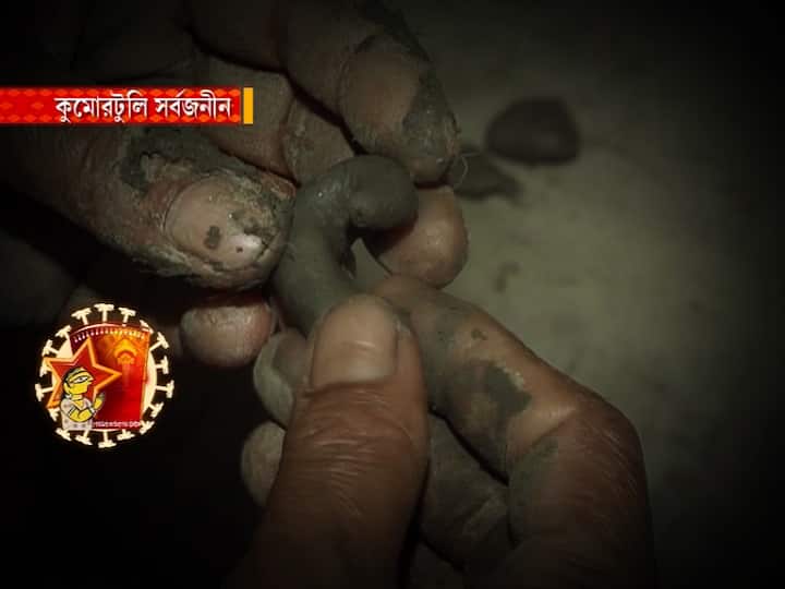 সেই বার্তা নিয়েই পুজোর আয়োজন করেছে কুমোরটুলি সর্বজনীন।