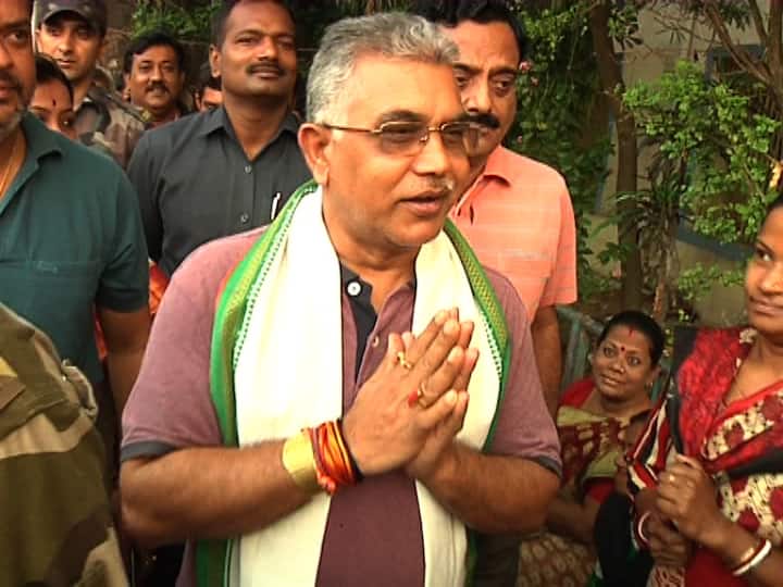 সোমবার থেকেই অসুস্থ ছিলেন দিলীপ। বাতিল করেছিলেন সভা-অনুষ্ঠান। ছিল জ্বর। সেই জন্যই তিনি করোনা পরীক্ষা করান। 