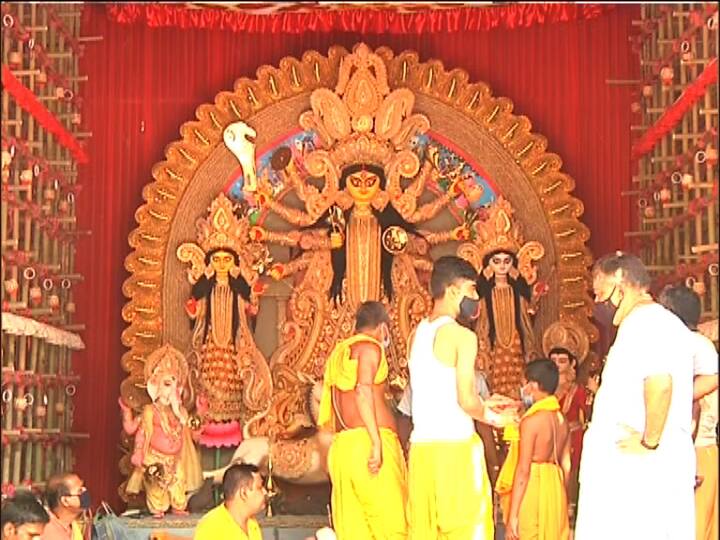 ৫ দিন পুজোর সময় তাই যথেষ্ট ছিল না। সেই কথা ভেবেই প্রতিপদ থেকে পুজো শুরুর কথা ভাবা হয়। 