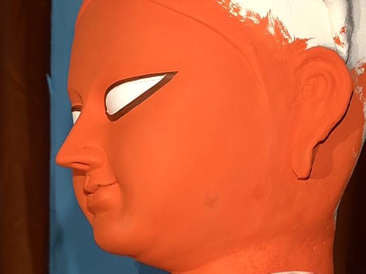 আজ থেকেই মহানগরী জুড়ে পুজোর মেজাজ শুরু হয়ে গোল পুরোদস্তুর।