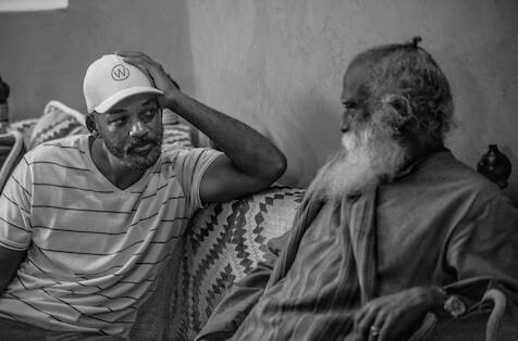 সদগুরুর সঙ্গ উপভোগ করেছেন স্মিথ। 