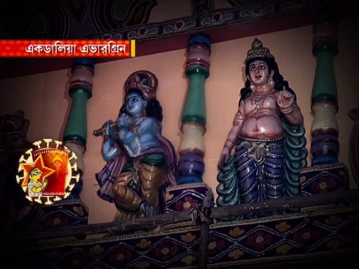মণ্ডপ জুড়ে রয়েছে বিভিন্ন মূর্তি।