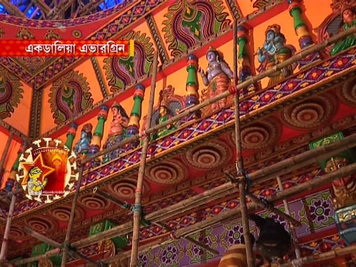 দেওয়াল জুড়ে রয়েছে চোখ জুড়ানো রঙের বাহার।