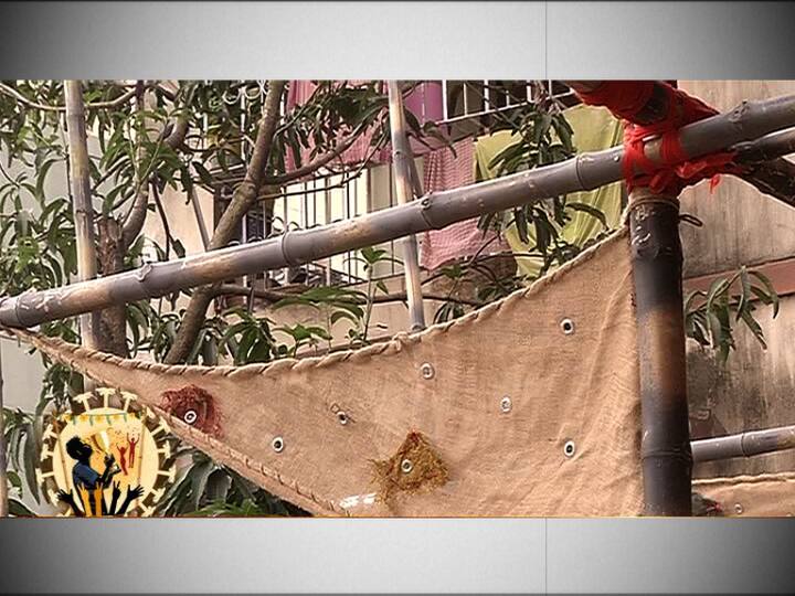পরিযায়ী শ্রমিক মায়ের আদলে করা হয়েছে মা দুর্গার রূপ।