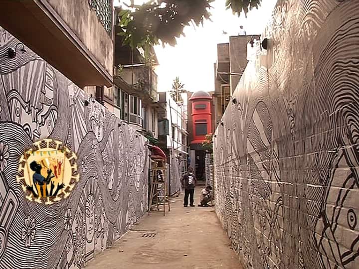 হাতে এঁকে সাজানো হয়েছে চারিদিক।