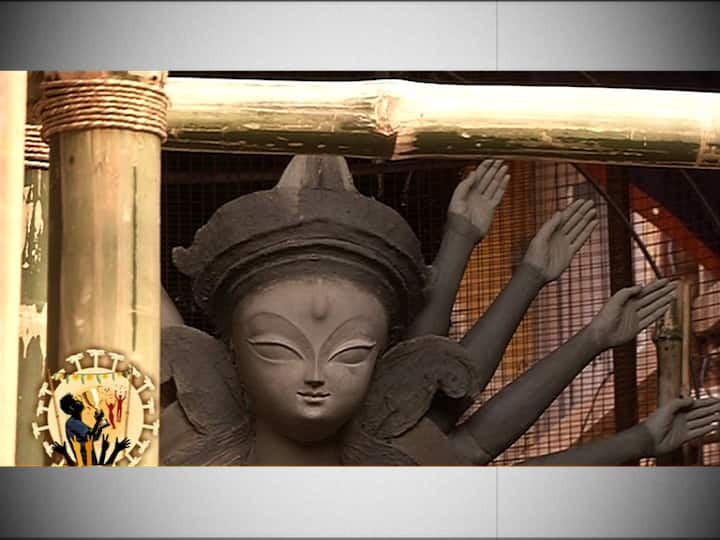 প্রতিমার রূপে রয়েছে সাবেক ছোঁয়া।