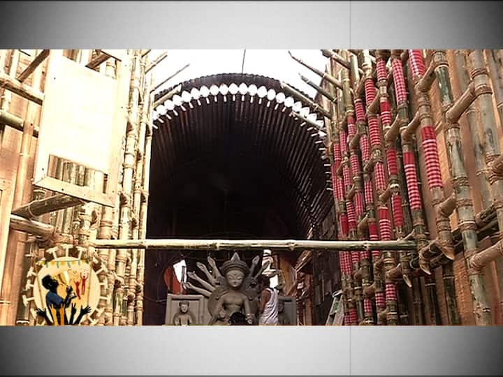 কোভিড বিধি মেনে খোলামেলা করা হয়েছে মণ্ডপ।