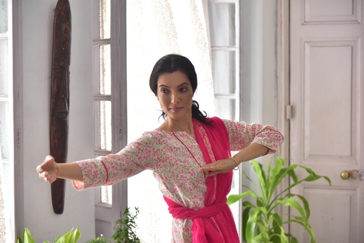 অর্পিতা চট্টোপাধ্যায় এখানে শ্রীরূপার ভূমিকায়। ঘোরতর সংসারী।  আপাত দৃষ্টিতে তাঁর কোনও সমস্যাই নেই। তবু আছে এক অদ্ভুত তাড়না। কী যেন নেই! কী সেই কষ্ট? উত্তর দেবে ছবি। 