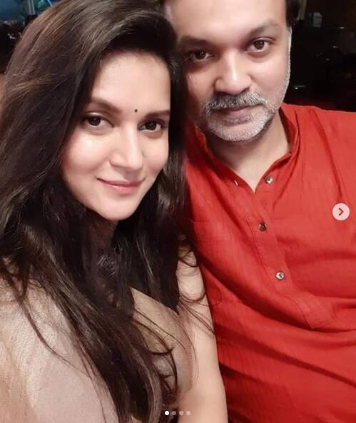 এই প্রথমবার ভারতে পুজো কাটাবেন মিথিলা। লকডাউন উঠতেই মেয়েকে নিয়ে কলকাতা ফিরে এসেছেন তিনি।