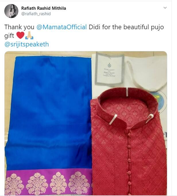 মুখ্যমন্ত্রীর উপহারের ছবি ট্যুইট করেছেন সৃজিত ঘরণী। সঙ্গে ধন্যবাদও জানিয়েছেন দিদি কে। প্রথম পূজোয় এই আন্তরিক উপহারে মুগ্ধ মিথিলা।