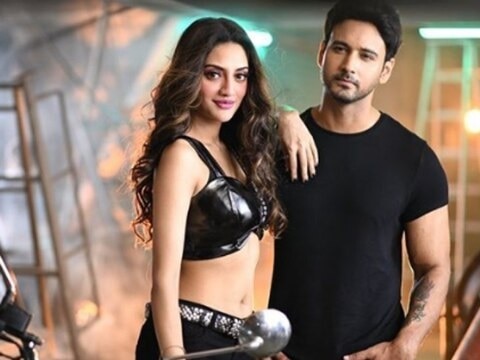 নুসরতের পোস্টে প্রতিক্রিয়া জানিয়েছেন তাঁর বন্ধু তথা সাংসদ মিমি চক্রবর্তী। ছবির প্রশংসা করে মিমির মন্তব্য-কিলার। উল্লেখ্য, আগামীকাল মুক্তি পাচ্ছে যশ, নুসরত ও মিমি অভিনীত ‘এসওএস কলকাতা’ সিনেমা