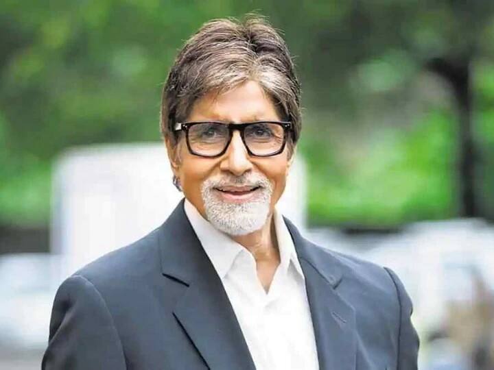 অমিতাভ বচ্চন- বলিউডের মহানায়ক অমিতাভ বচ্চন প্রথমে কলকাতার একটি জাহাজ কোম্পানিকে কাজ করতেন। ওই সময় তাঁর বেতন ছিল ৫০০ টাকা।