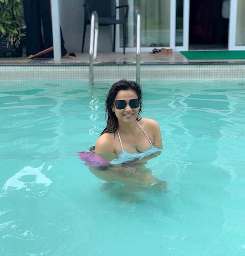 শ্বেতা জানিয়েছেন, তাঁরও করোনা হয়েছিল। ১ অক্টোবর পর্যন্ত কোয়ারান্টাইনে ছিলেন।