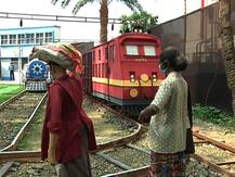 থিম পরিযায়ী শ্রমিকদের দুর্দশা, মূর্তি বসিয়ে সোনু সুদকে সম্মান জানাল কলকাতার এই পুজো কমিটি