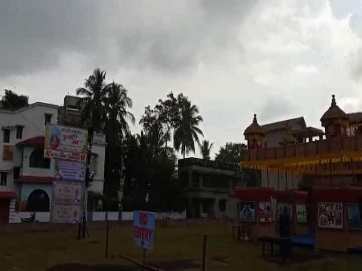 তার জেরে গাঙ্গেয় পশ্চিমবঙ্গ ও উপকূলবর্তী জেলাগুলিতে ভারী থেকে অতি ভারী বৃষ্টির সম্ভাবনা।  