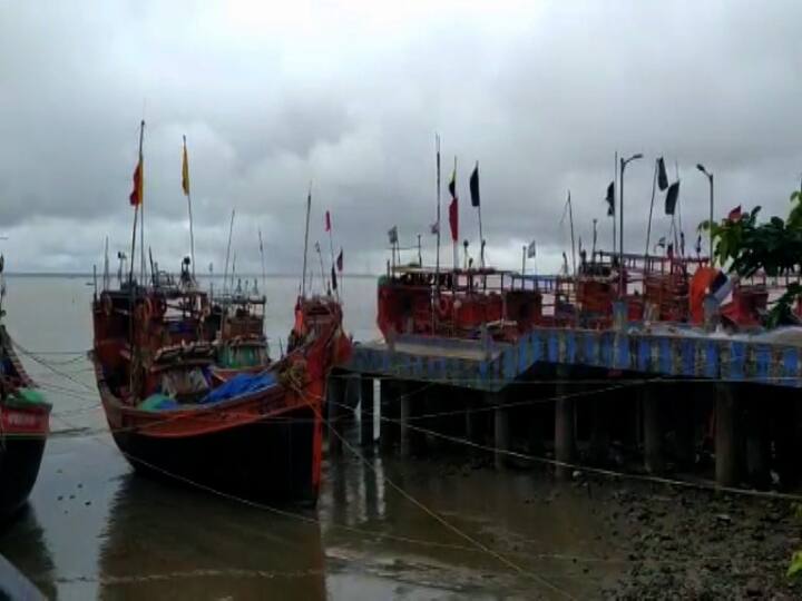  কাকদ্বীপ, ডায়মন্ড হারবার, নামখানা, ফ্রেজারগঞ্জ, সাগর প্রতিটি বন্দরে ফিরে এসেছে একাধিক ট্রলার। 