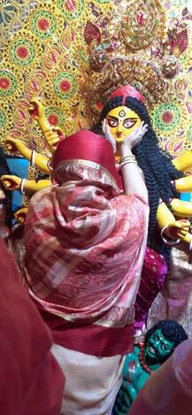 দেখুন, বাড়ির মেয়ে উমাকে আদরে ঘরে তুললেন অভিনেত্রী সুদীপা চট্টোপাধ্যায়