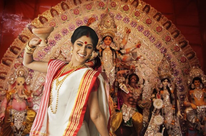 Know what is Durga puja dhunuchi dance and its importance বাঙালির ঐতিহ্য মায়ের সামনে ধুনুচি নাচ, জেনে নিন এ ব্যাপারে কিছু তথ্য