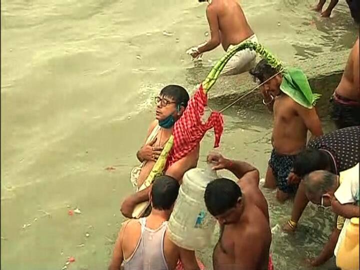 মহাসপ্তমীর সকাল। নবপত্রিকা স্নানের পর শুরু হয় দেবীর আরাধনা।