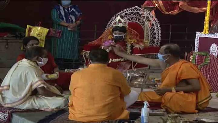 করোনা আবহে সমস্ত বিধি মেনেই করা হল কুমারীপুজো।