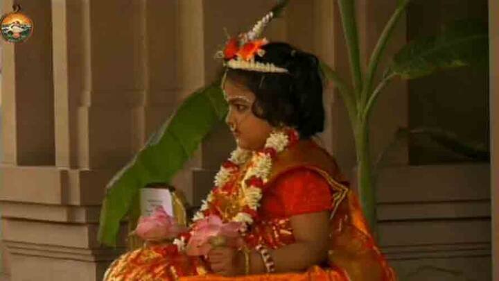 এদিকে রীতি মেনে এদিন কুমারী পুজো হল বেলুড় মঠেও। 