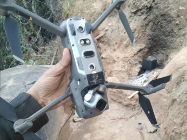 Pakistan quadcopter shot down by Indian Army in Jammu and Kashmirs Keran sector কাশ্মীরের কেরান সেক্টরে নিয়ন্ত্রণ রেখায় ভারতীয় সেনার গুলিতে ধ্বংস পাকিস্তানি কোয়াডকপ্টার