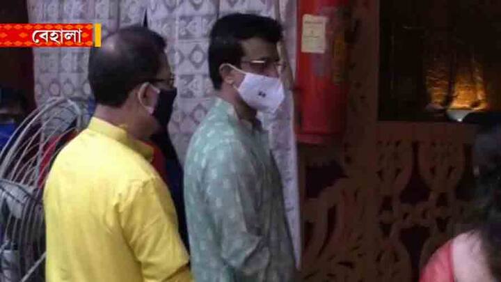 বিসিসিআই প্রেসিডেন্ট নয়, মহাষ্টমীর সকালে পাড়ার মণ্ডপে সৌরভ যেন ঘরের ছেলে।