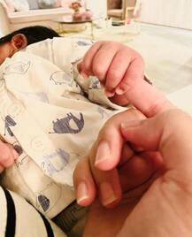 মায়ের কোলে বসেই দেখা অবাক পৃথিবী, মহাষ্টমীর সকালে শুভশ্রী-যুবানের ছবি ভাইরাল