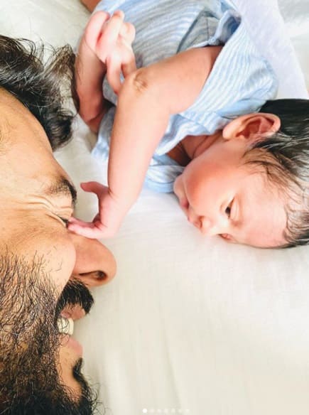 বাবা রাজের সঙ্গে ছোট্ট যুবান।