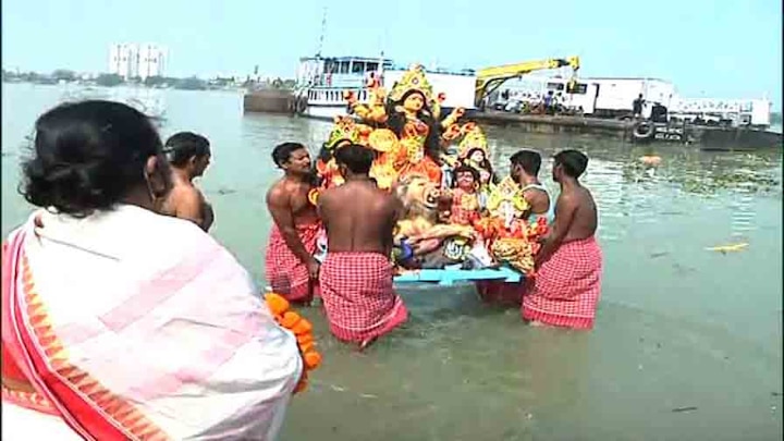 Today is Bijaya Dashami, security arrangement for idol immersion in river Ganga, guidelines, route directions আজ বিজয়া, বিসর্জনে নির্দিষ্ট ২৪টি ঘাট, ৮ করিডর, নিরাপত্তায় ৩ হাজার পুলিশকর্মী