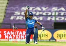 পিচে হাঁটু মুড়ে বসে বর্ণবিদ্বেষের বিরুদ্ধে অভিনব প্রতিবাদ হার্দিকের