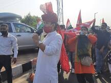 মেহবুবার মন্তব্যের নিন্দায় বিক্ষোভ, লালচকে তেরঙ্গা পতাকা তুলতে গিয়ে আটক ৪ বিজেপি কর্মী!