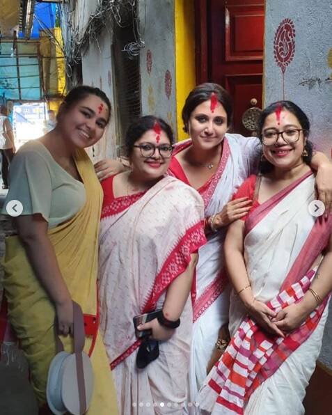 পুজোর মধ্যেও বাবাকে মিস করছেন নায়িকা। ক্য়াপশানে লিখলেন বাবার কথাও।