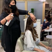 বলিউডে আসতে চাই মেকওভার, দুবাইয়ের বিউটি পার্লারে শাহরুখ কন্যা